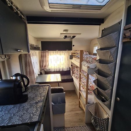 Hotel Louise'S Camper à Neusiedl an der Zaya Extérieur photo