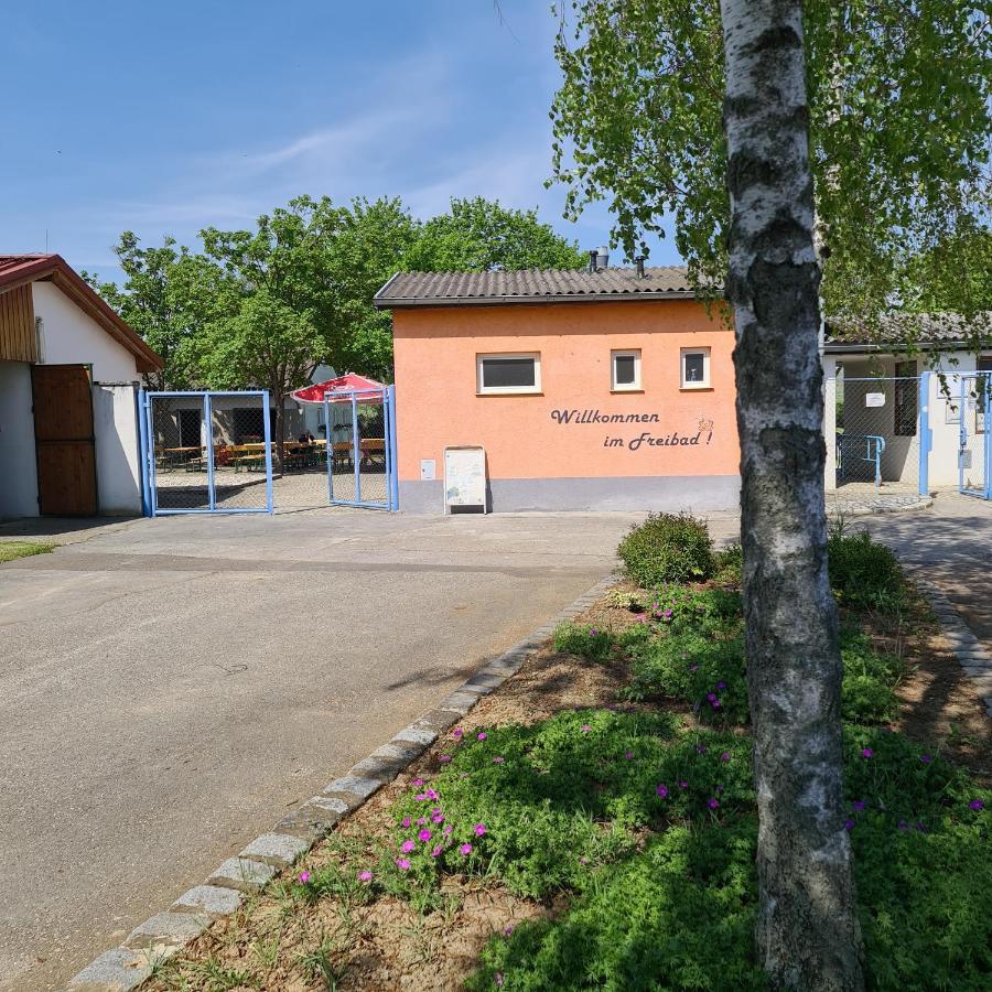 Hotel Louise'S Camper à Neusiedl an der Zaya Extérieur photo