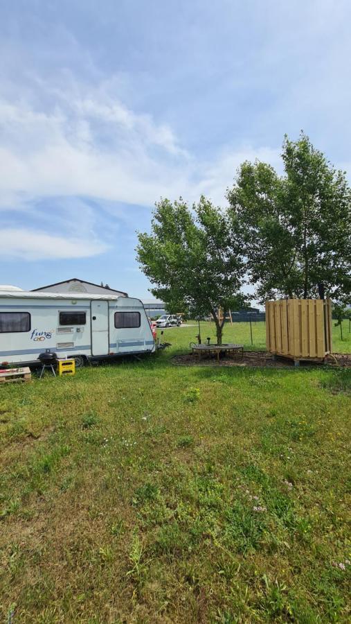 Hotel Louise'S Camper à Neusiedl an der Zaya Extérieur photo
